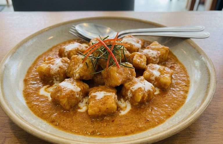 Thai Aroy Choo Chee